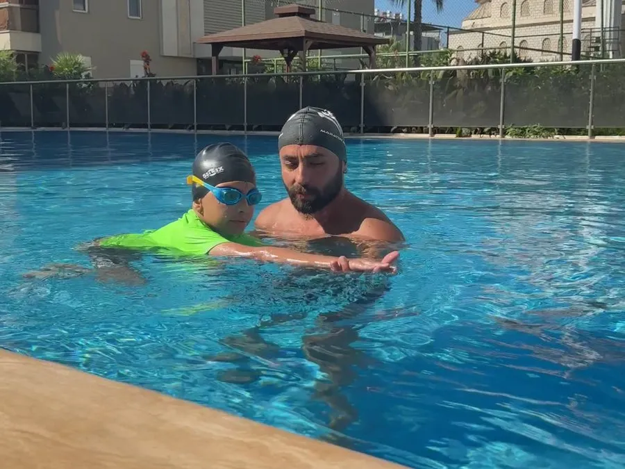 Çocuk & Bebek Yüzme Dersi — Koç Bulut Karaca